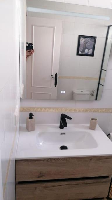 Views, Family & Private Parking In Alto Albayzin Appartement Granada Buitenkant foto